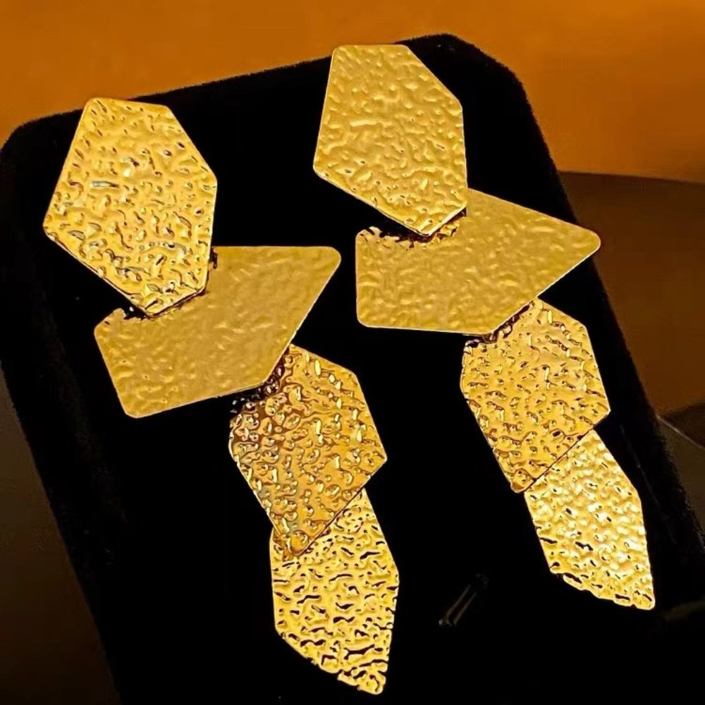 Exaggerated design of metal earrings